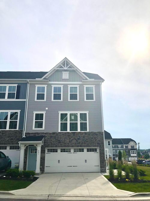 201 Via Veneto, Delaware, OH, 43015-4582 | Card Image