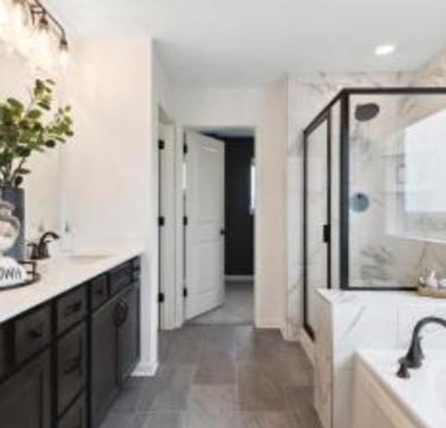 Owners Bathroom | Image 10