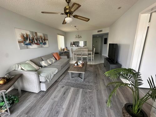 317-3138 Via Poinciana, Lake Worth, FL, 33467-1972 | Card Image