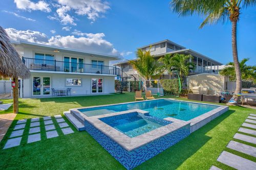 106 Plantation Ave, Tavernier, FL, 33070-2233 | Card Image