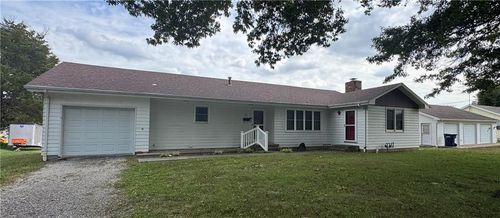 915 S Locust St, Sweet Springs, MO, 65351-1517 | Card Image