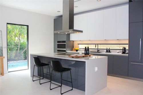 3540 Oak Ave, Miami, FL, 33133-4929 | Card Image