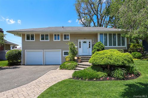 24 Tad Ln, Old Bethpage, NY, 11804-1024 | Card Image