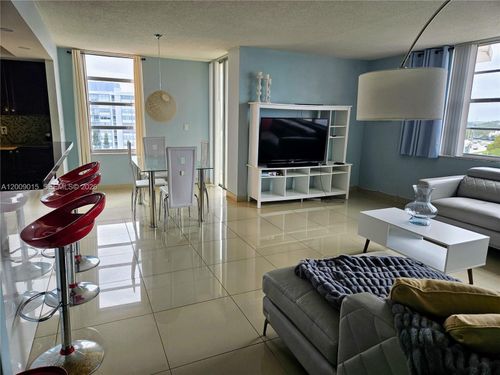 726w-1301 Ne Miami Gardens Dr, North Miami Beach, FL, 33179-4979 | Card Image