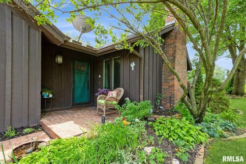 unit-4-6401 Utica Ridge Rd, Davenport, IA, 52807-3357 | Card Image