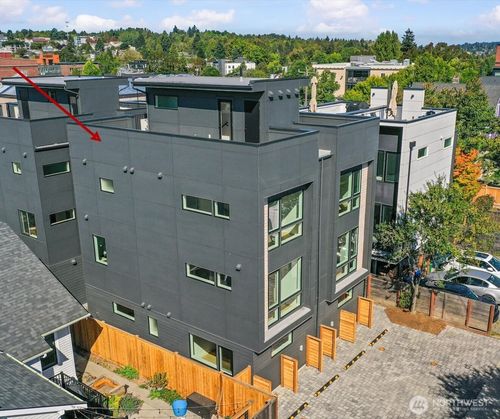 a-4328 Woodlawn Ave N, Seattle, WA, 98103-7523 | Card Image