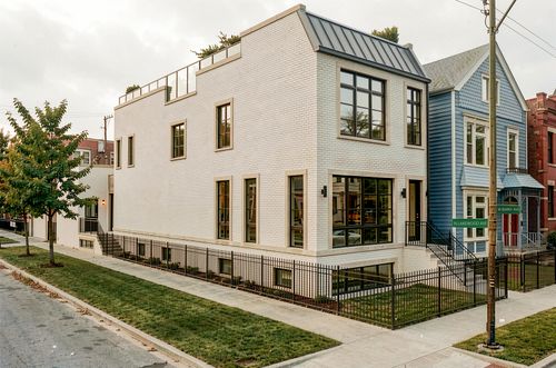 1303 W Barry Avenue, Chicago, IL, 60657 | Card Image