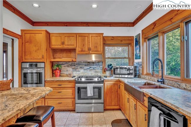 311 N Pinnacle Ridge Rd, House other with 3 bedrooms, 5 bathrooms and null parking in Beech Mountain NC | Image 18