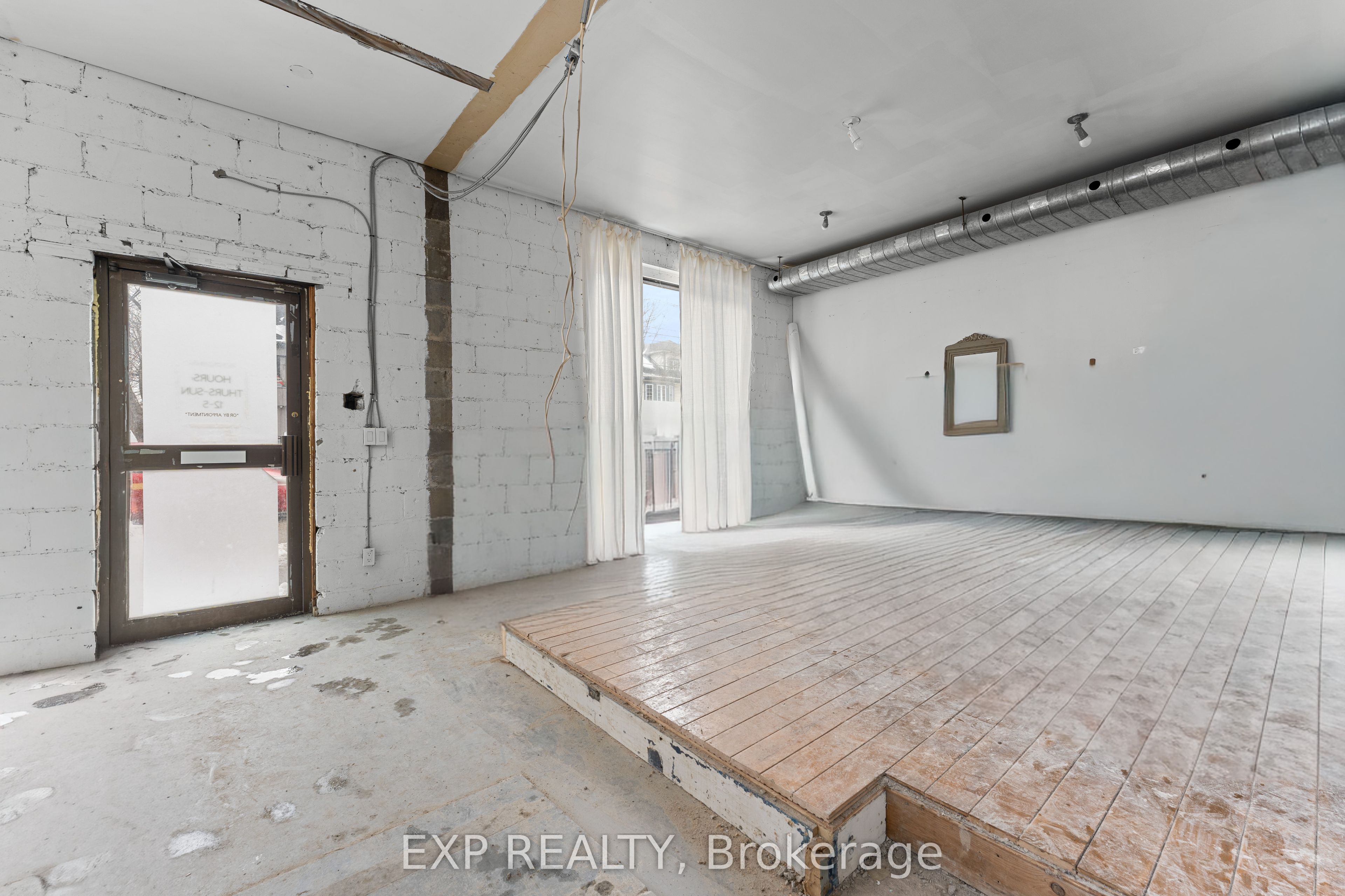Commercial Lease in Toronto E01 2