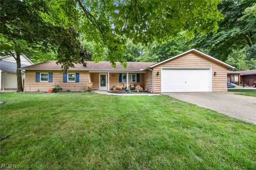 1135 Royal Dr, Amherst, OH, 44001-2765 | Card Image