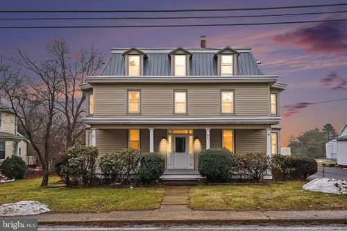 31 N Market St, Fawn Grove, PA, 17321-9395 | Card Image