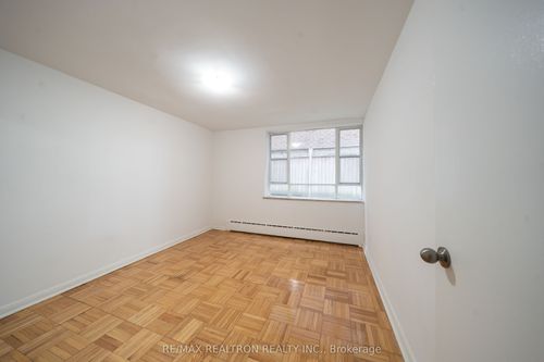 211-77 Erskine Ave, Toronto, ON, M4P1Y5 | Card Image