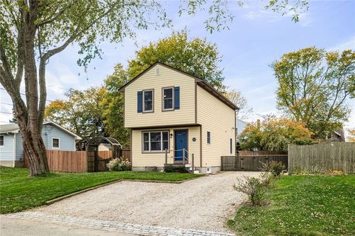 66 Islington Ave, Portsmouth, RI, 02871-5621 | Card Image