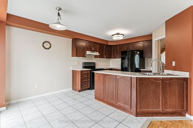 42 Queen Mary Dr, House other with 3 bedrooms, 3 bathrooms and 2 parking in Brampton ON | Image 25