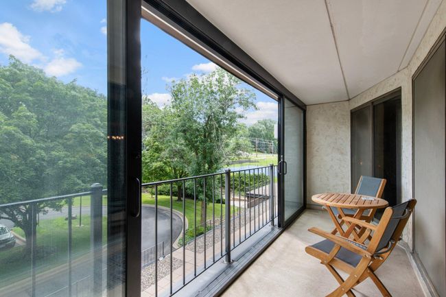 Gorgeous Screened In Balcony | Image 15