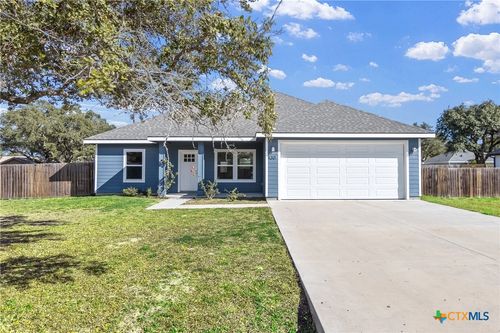 930 Redwood Ave, Rockport, TX, 78382 | Card Image