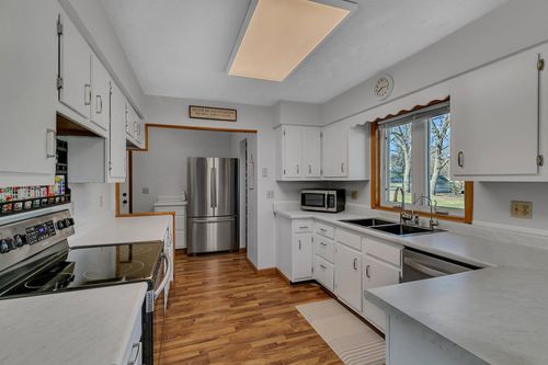 330 8th St E, Hector, MN, 55342-1005 | Card Image