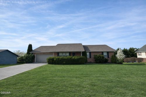 1613 Jasmine Trl, Sevierville, TN, 37862-9379 | Card Image