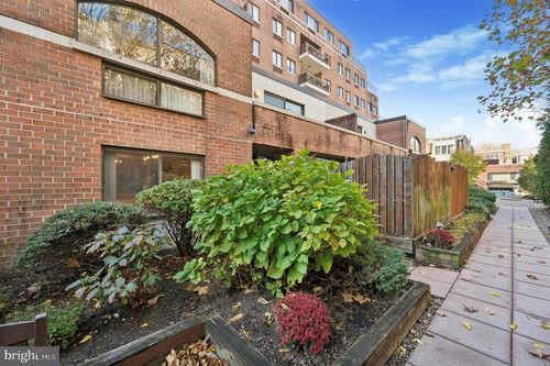 gu11-200 Lombard St, PHILADELPHIA, PA, 19147-1605 | Card Image