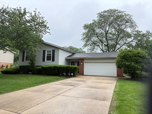 909 69th St, Darien, IL, 60561-3862 | Card Image