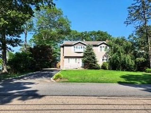 353 Litchfield Ave, Babylon, NY, 11702-2033 | Card Image