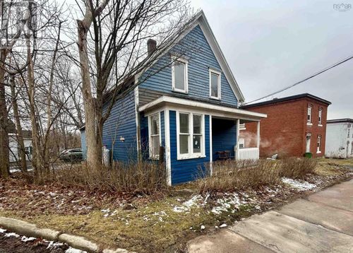 327 S Foord St, Stellarton, NS, B0K1S0 | Card Image