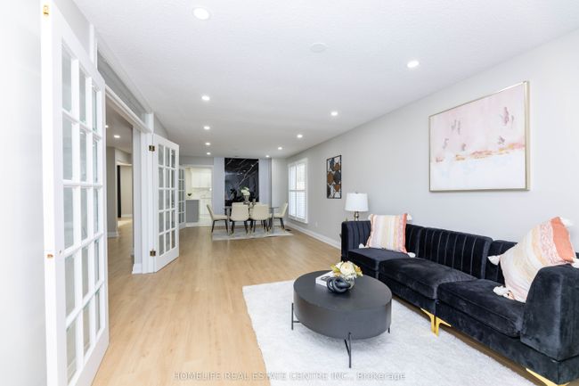 7 Markham St, House other with 6 bedrooms, 5 bathrooms and 4 parking in Brampton ON | Image 8