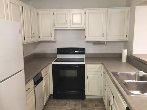 8822 W 106th Ter, Overland Park, KS, 66212-5563 | Card Image