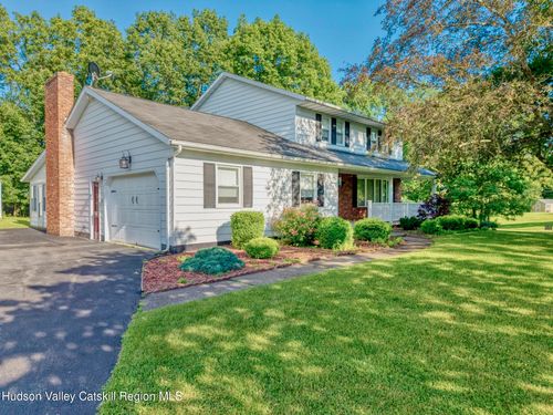 135 Hilltop Rd, Saugerties, NY, 12477-4414 | Card Image