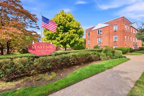 d7-200 N Village Ave, Rockville Centre, NY, 11570-2351 | Card Image