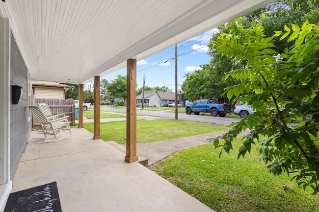 1710 S Walnut St, House other with 2 bedrooms, 2 bathrooms and null parking in Sherman TX | Image 5