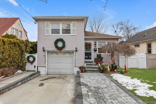 30 York St, Malverne, NY, 11565-2314 | Card Image