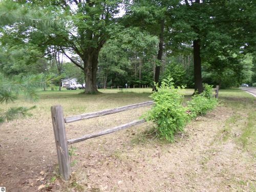 8749 Trillium, Farwell, MI, 48622 | Card Image