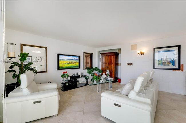 APT-5H - 609 Ocean Dr, Condo with 2 bedrooms, 2 bathrooms and null parking in Key Biscayne FL | Image 9