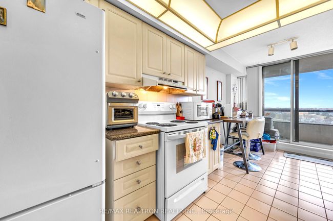 907 - 24 Hanover Rd, Condo with 2 bedrooms, 2 bathrooms and null parking in Brampton ON | Image 15
