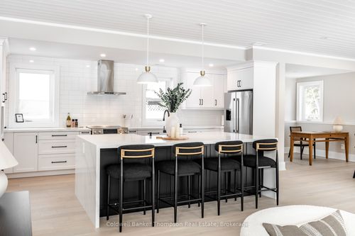 32 Church St, Huntsville, ON, P1H | Card Image