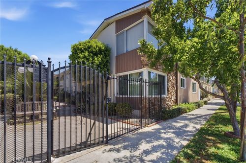 1327 E Appleton St, Long Beach, CA, 90802-4008 | Card Image