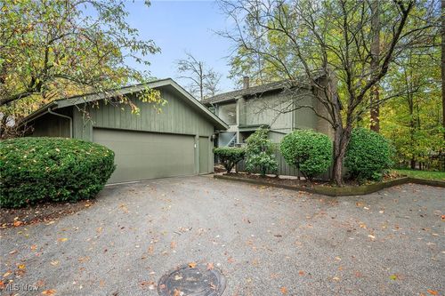 702 Fairington Dr, Aurora, OH, 44202-8274 | Card Image