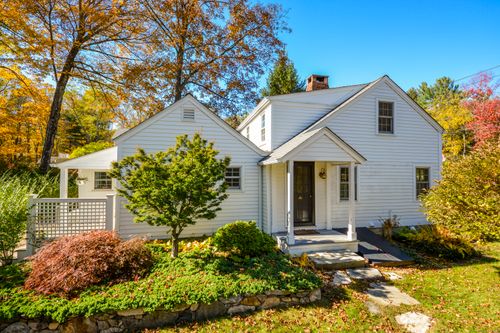 1 Hi Barlow Rd, Newtown, CT, 06470-2424 | Card Image