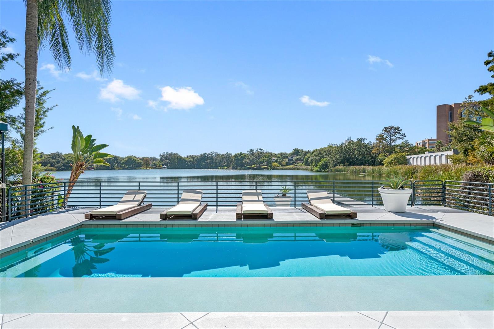 Waverly Pl, Orlando, FL 32806