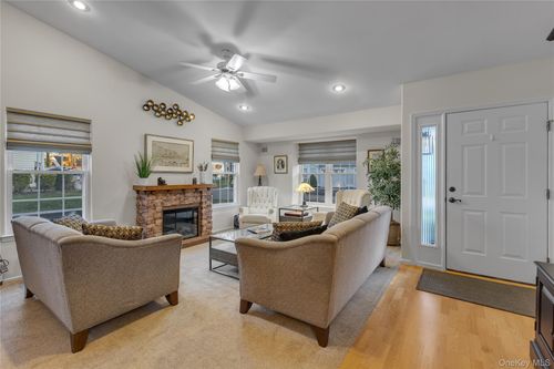 256 Glen Dr, Ridge, NY, 11961-1635 | Card Image