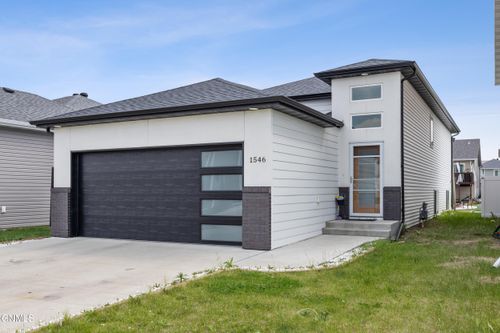 1546 68th Ave S, Fargo, ND, 58104-3005 | Card Image