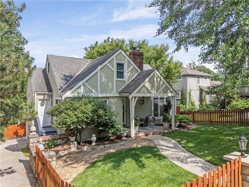 4815 Bell St, Kansas City, MO, 64112-1151 | Card Image