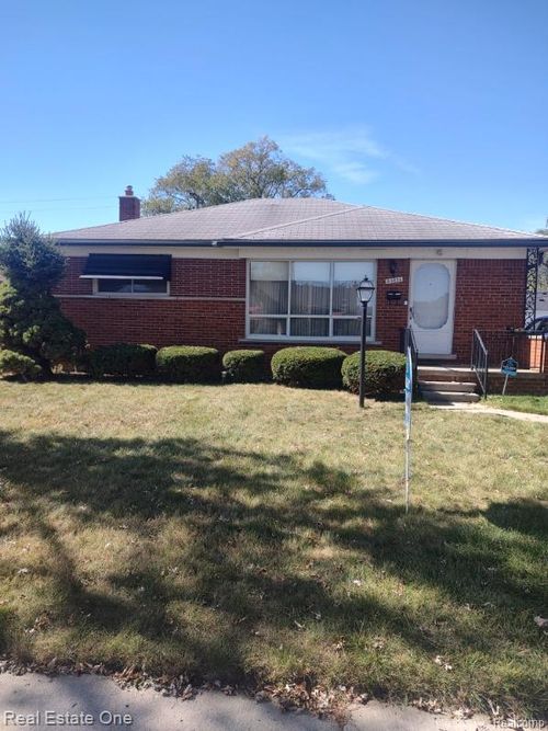 24893 Raven Ave, Eastpointe, MI, 48021-1452 | Card Image