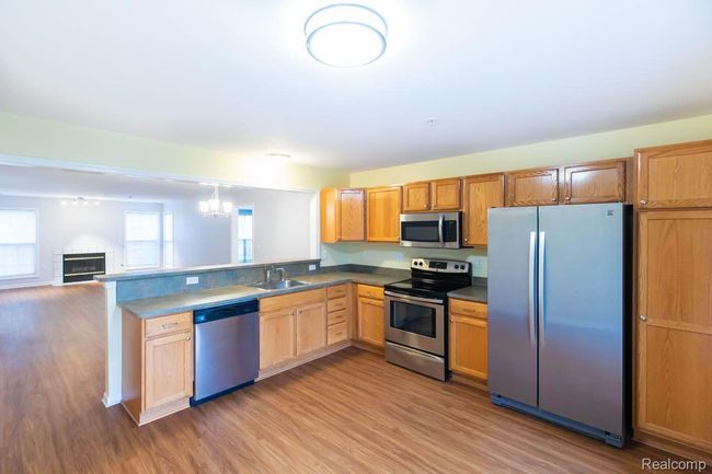 28460 Carlton Way Dr, Condo with 2 bedrooms, 2 bathrooms and null parking in Novi MI | Image 17