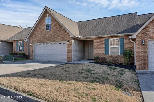5914 Pebble Run Way, Knoxville, TN, 37918-9359 | Card Image