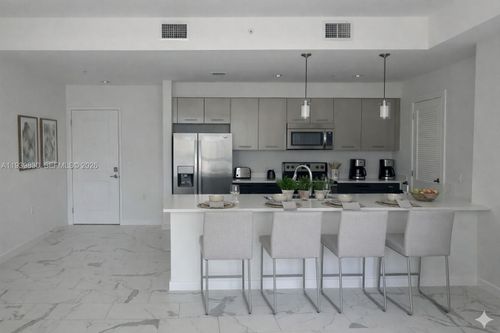 ph07-101 E Camino Real, Boca Raton, FL, 33432-6167 | Card Image