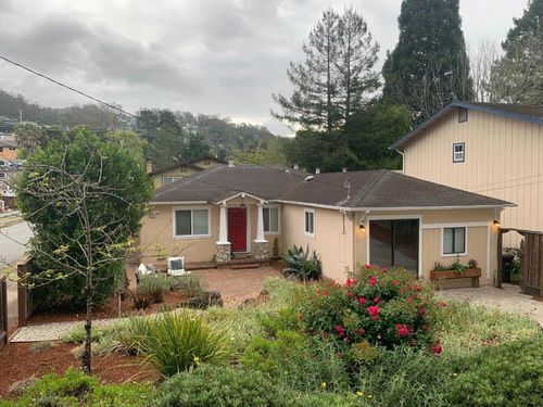 272 Avenue Balboa, El Granada, CA, 94018-8035 | Card Image