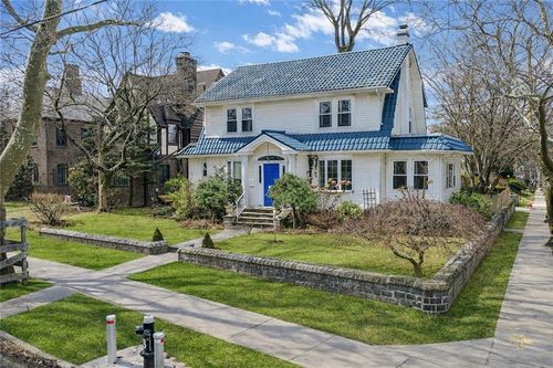 94 Hart Boulevard, Staten Island, NY, 10301 | Card Image