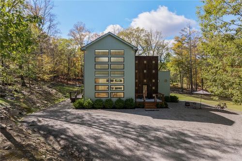 44 Old Wagon Road, Woodstock, NY, 12498 | Card Image